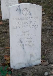 LINDSTROM-Ronnie George-Vietnam-USAF-headstone.jpg